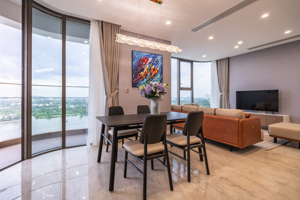 Chính sự "giản đơn một cách có tính toán" này giúp Terra Dining dễ dàng hòa vào không gian mà không lấn át các yếu tố khác