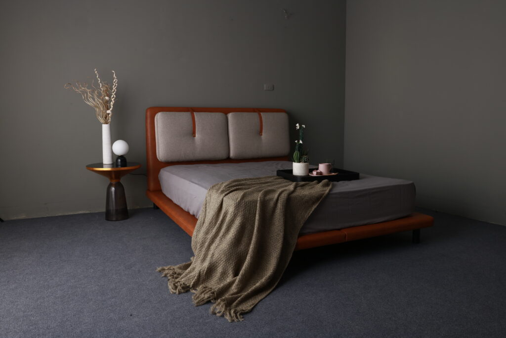 Hana Bed - giường ngủ phong cách Bắc Âu bọc da & vải có dễ vệ sinh không? 